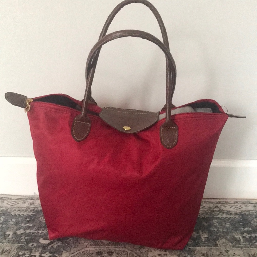 Shoulder bag.